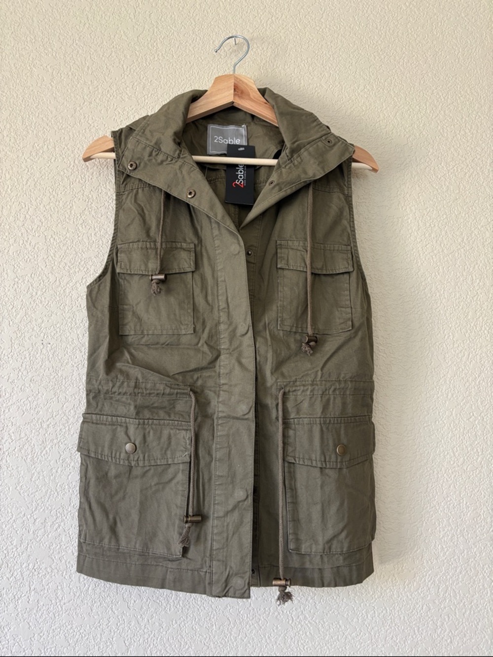 2Sable Utility Vest With Hooded Design And Multiple Snap Closure Pockets- NWT